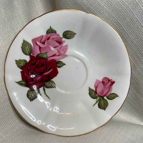Vintage 1960’s Windsor Bone China Pink & Red Rose Teacup & Saucer - Picture 6 of 8